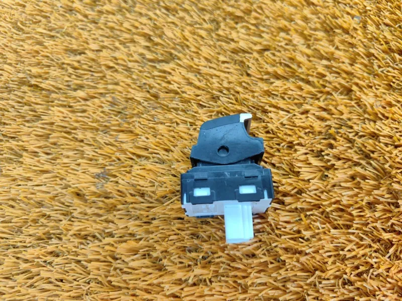 Кнопка стеклоподъемника