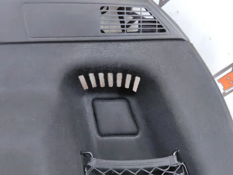 Обшивка багажника