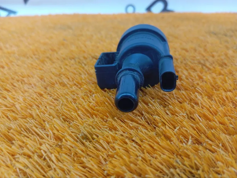 Клапан вентиляции топливного бака