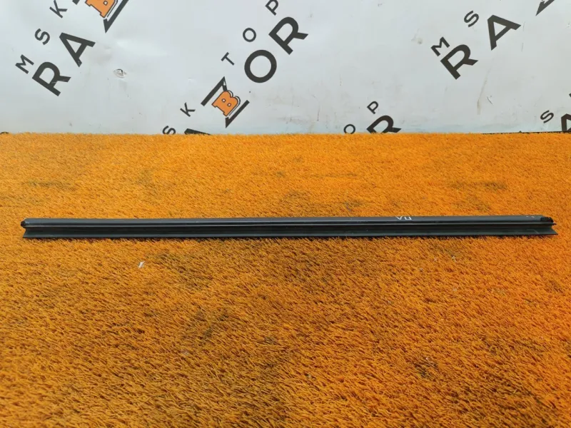 Уплотнитель стекла двери