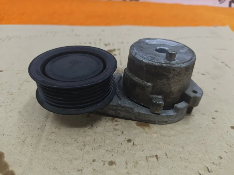 Натяжитель приводного ремня