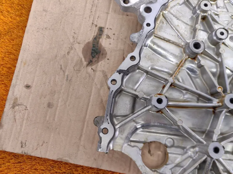 Крышка двигателя передняя