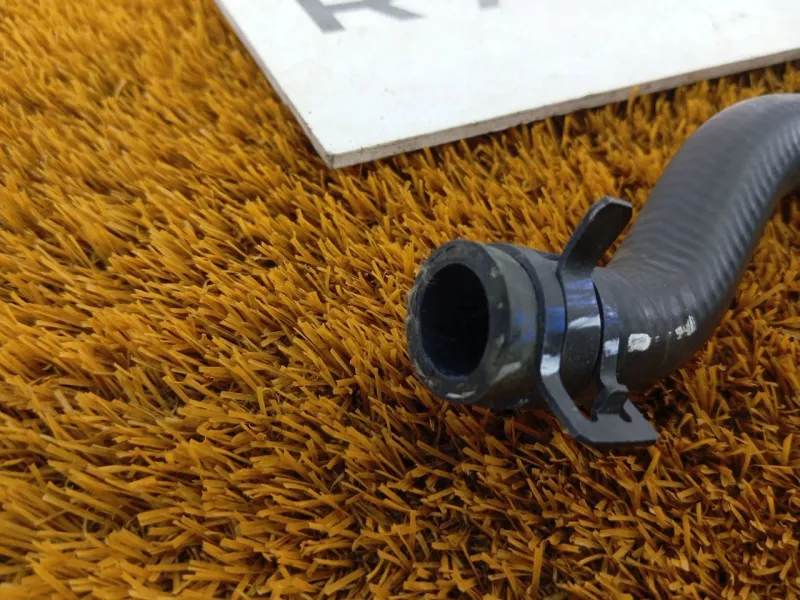 Патрубок радиатора