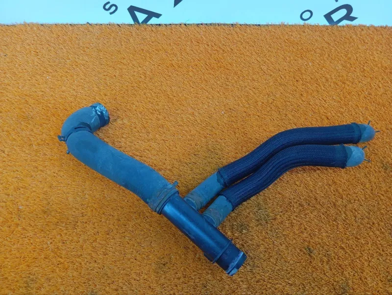 Патрубок системы охлаждения