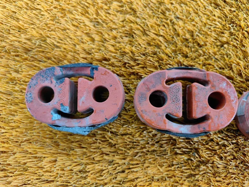 Крепление глушителя