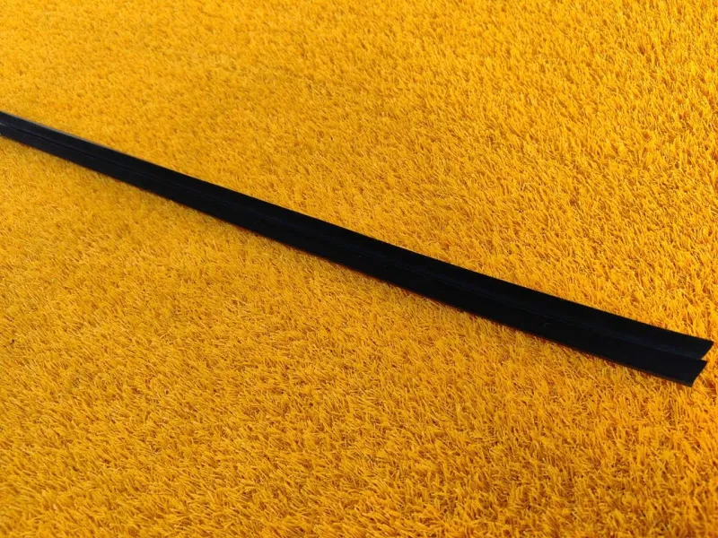 Уплотнитель стекла двери