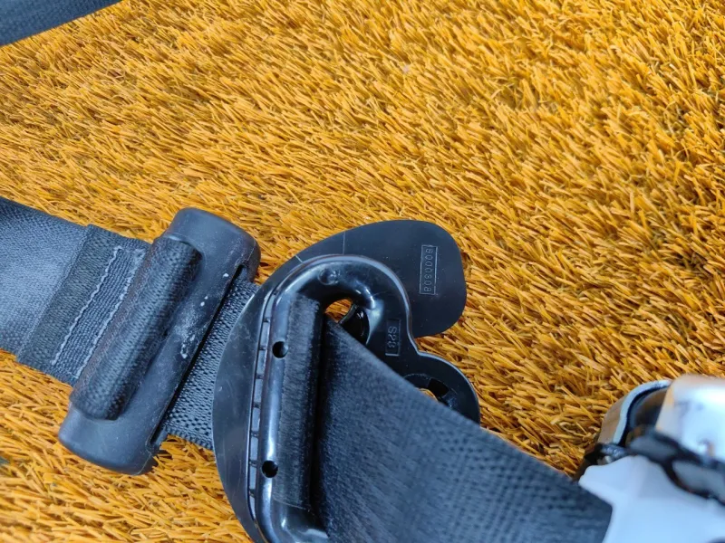 Ремень безопасности