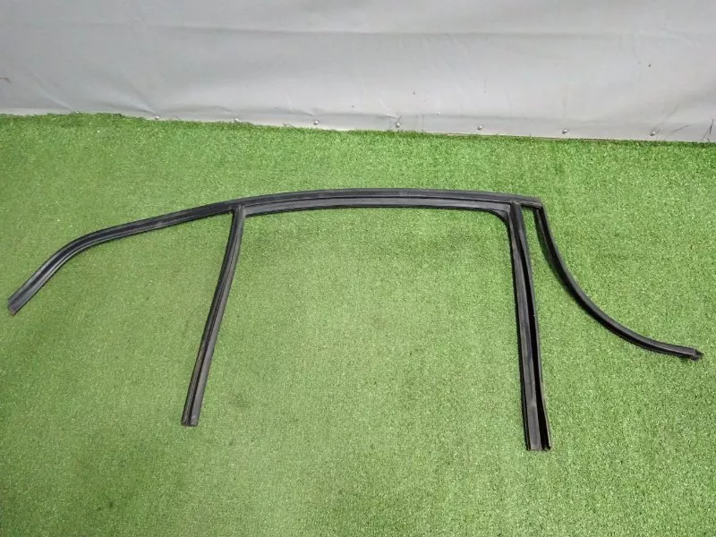 Уплотнитель стекла двери