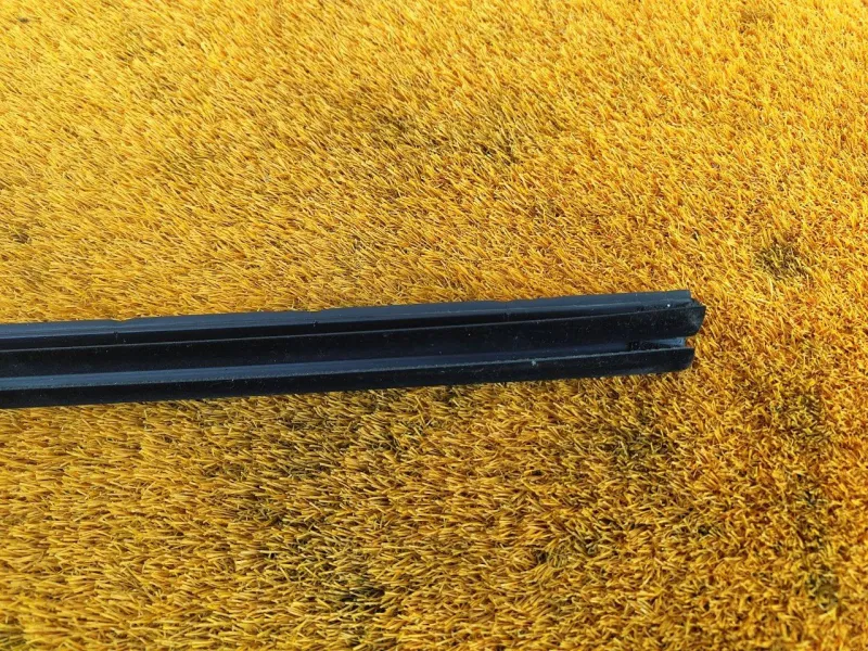 Уплотнитель стекла двери