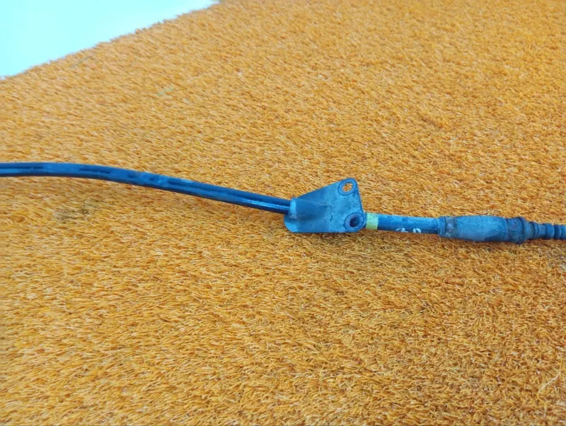 Трос стояночного тормоза