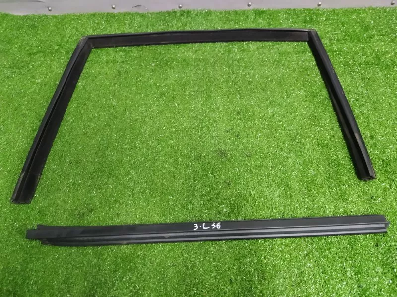 Уплотнитель стекла двери