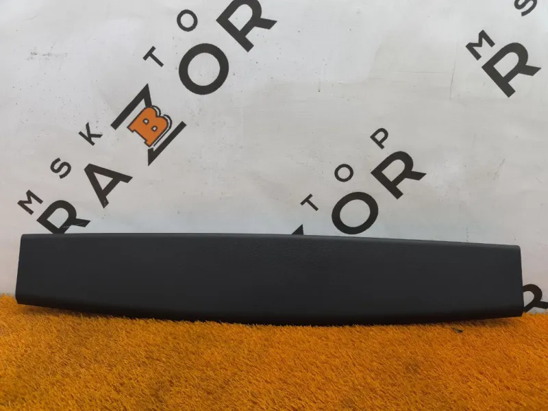 Накладка крышки багажника