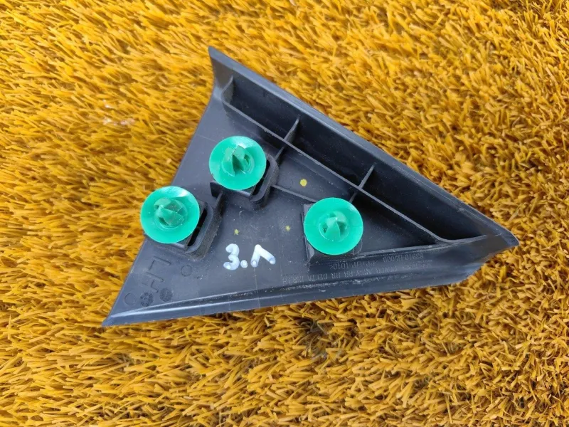 Уголок двери