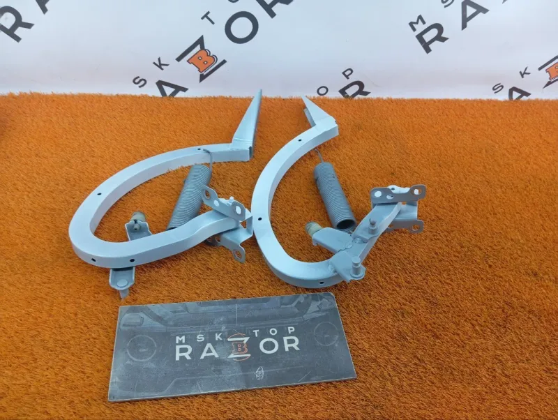 Петля крышки багажника