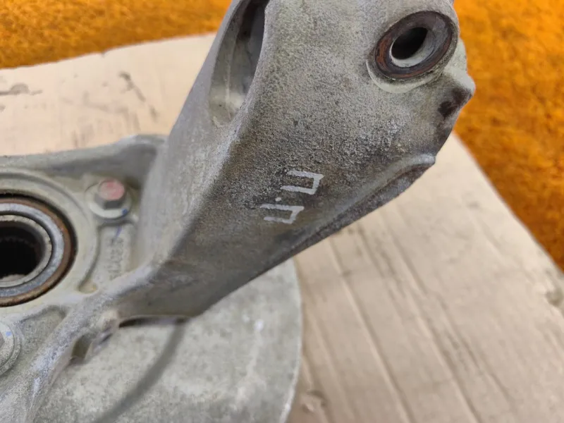 Кулак поворотный