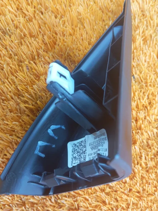 Уголок двери