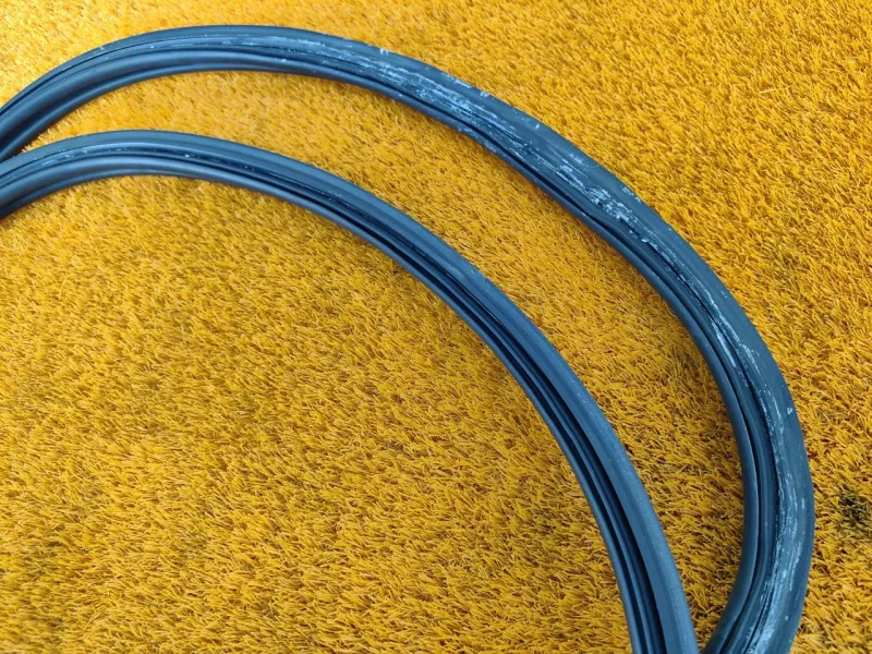 Уплотнитель багажника