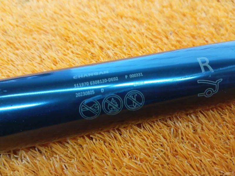 Амортизатор крышки багажника