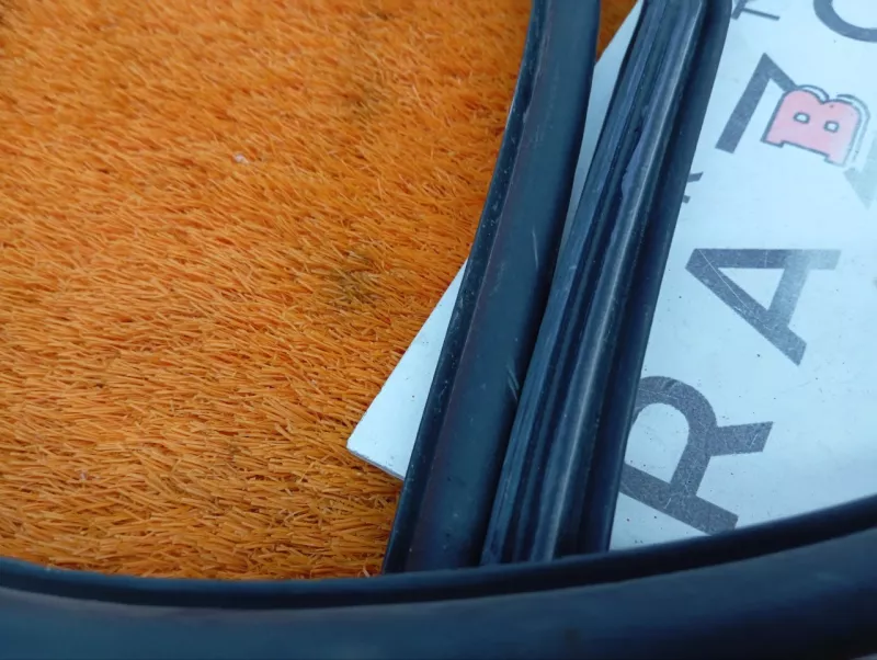 Уплотнитель двери