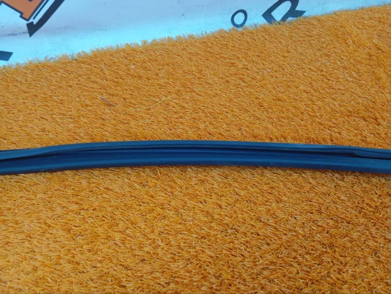 Уплотнитель стекла двери