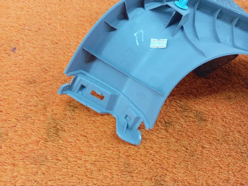 Обшивка двери багажника