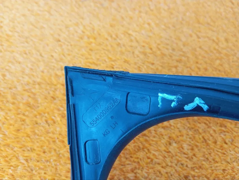 Уплотнитель стекла двери