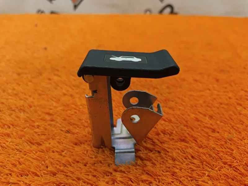 Ручка открывания капота