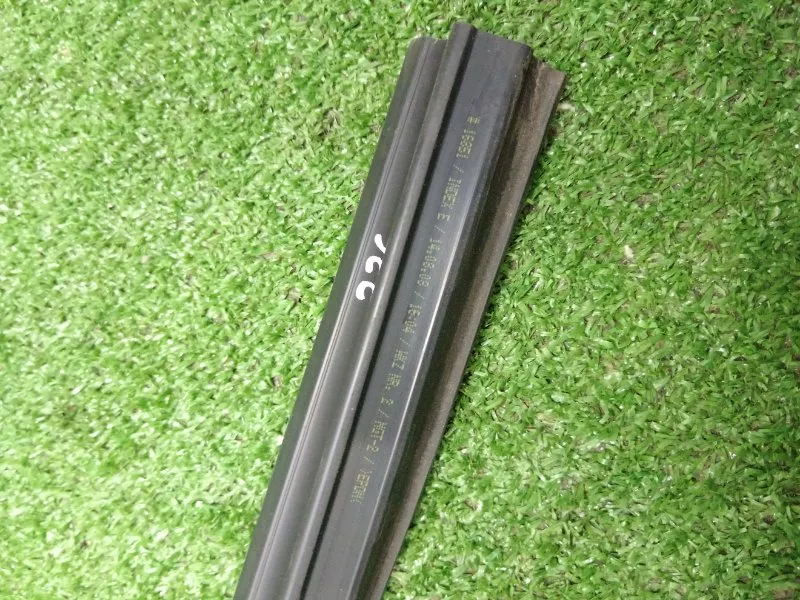 Уплотнитель стекла двери