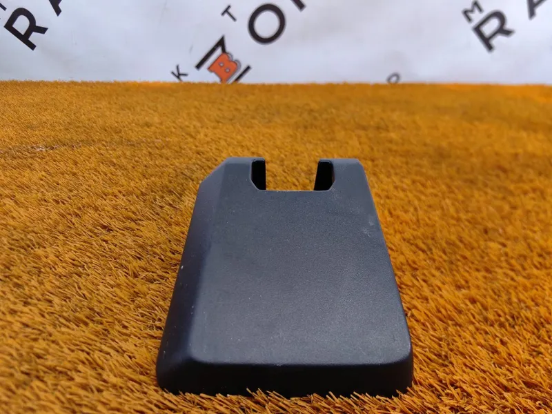 Заглушка крепления сиденья