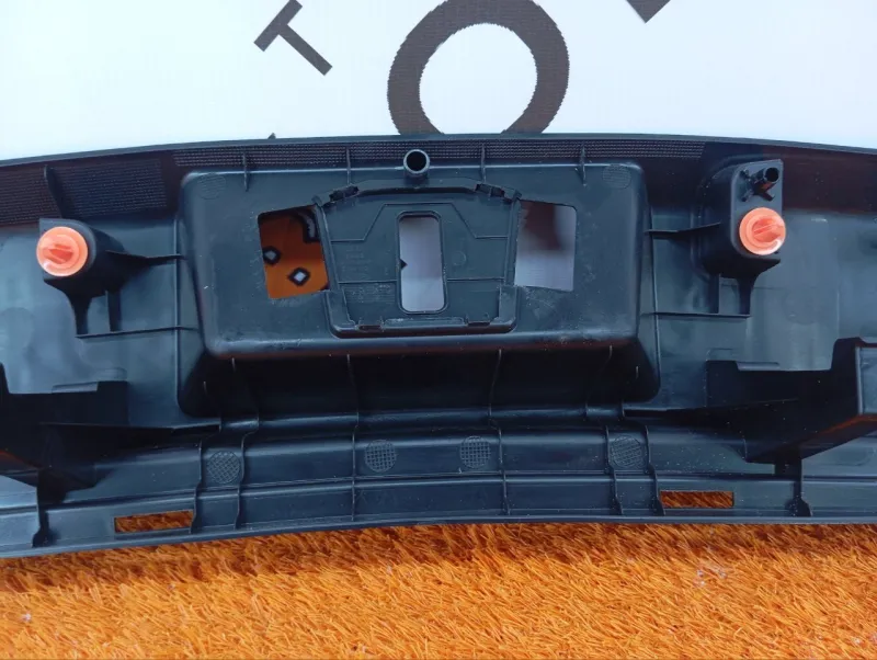 Накладка замка багажника