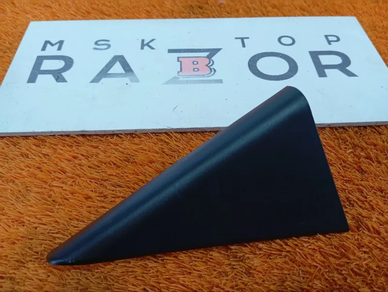 Уголок двери