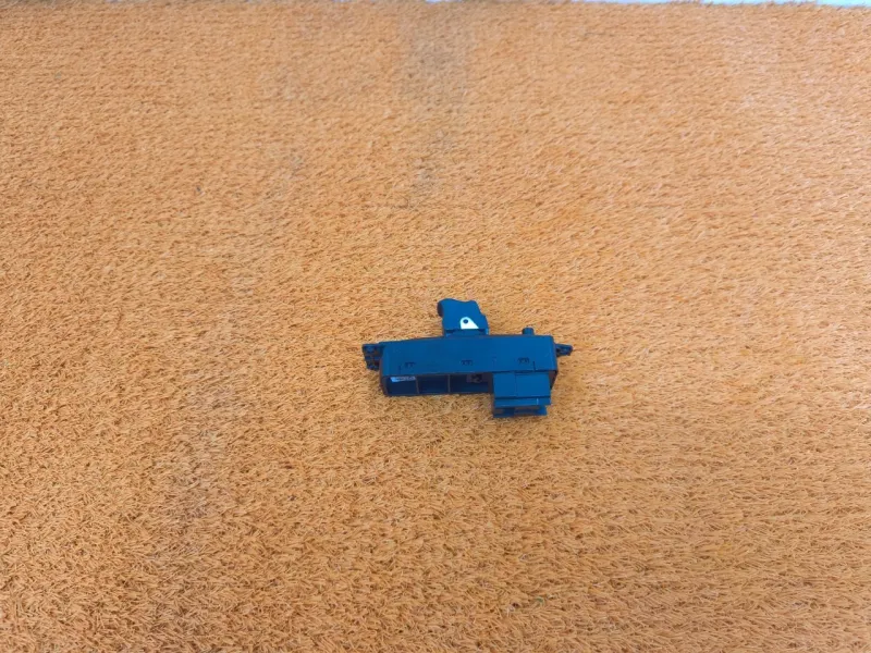 Кнопка стеклоподъемника