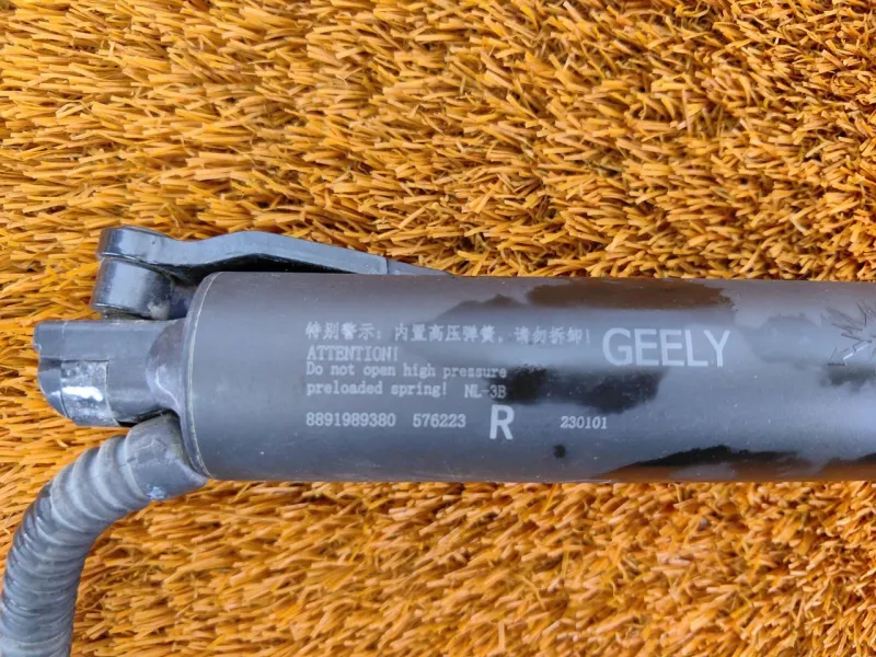 Амортизатор багажника