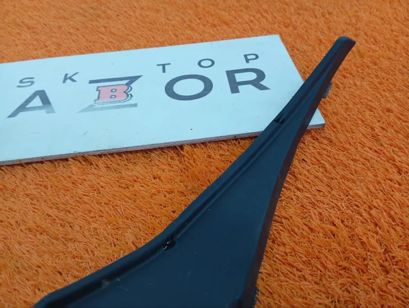 Накладка петли капота