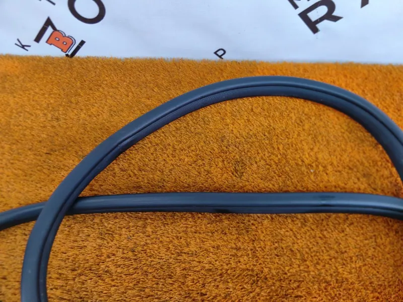 Уплотнитель проема двери