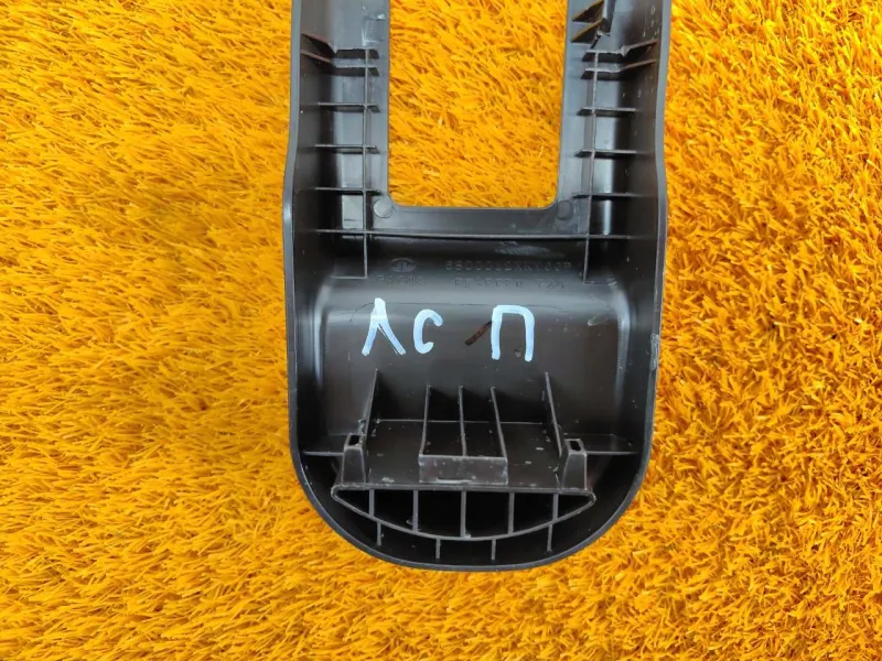 Заглушка крепления сиденья