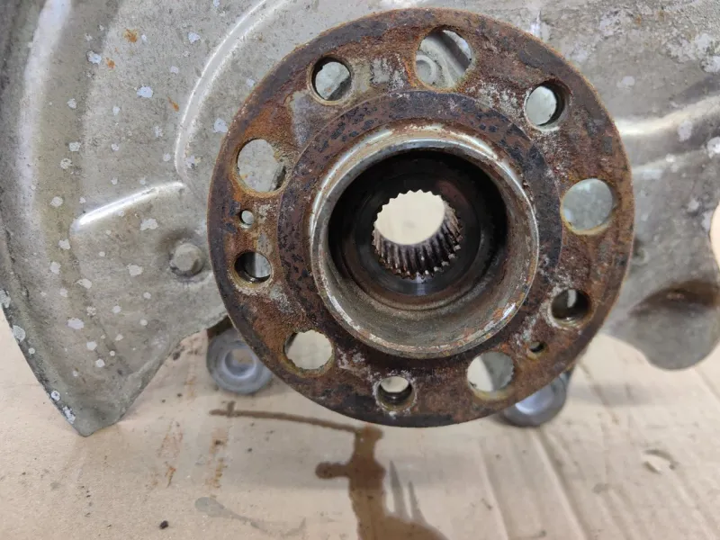 Кулак поворотный