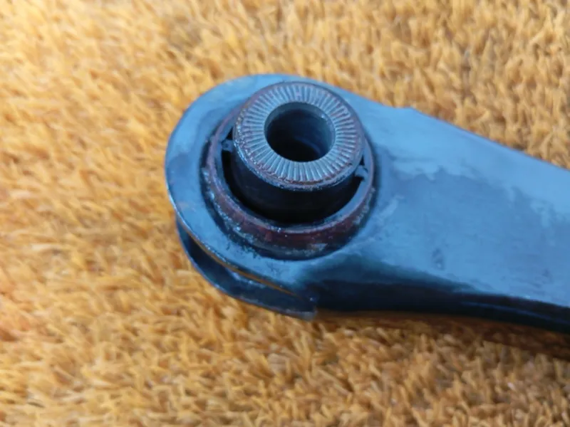 Рычаг подвески верхний