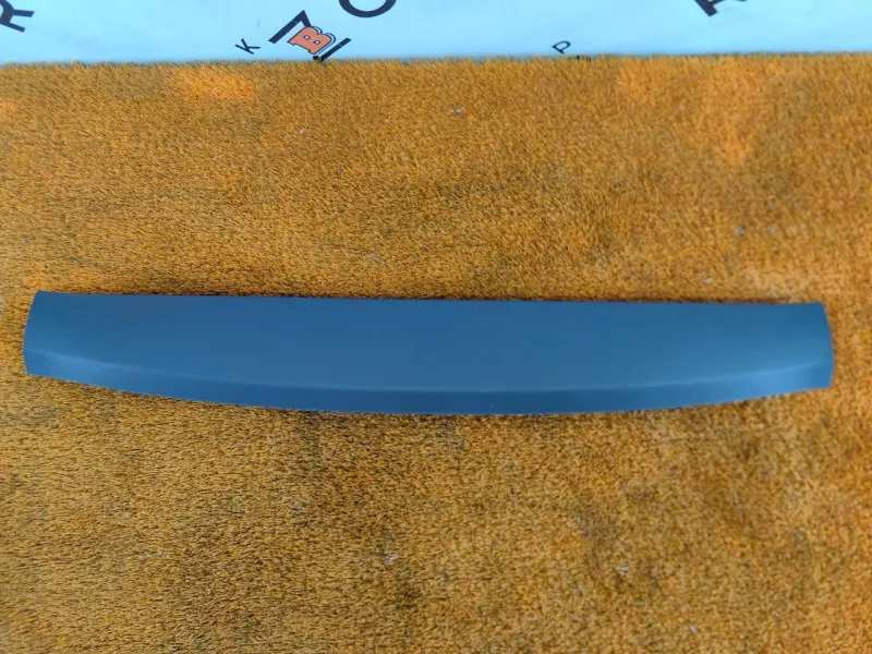 Обшивка крышки багажника