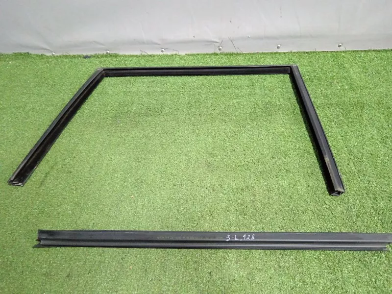 Уплотнитель стекла двери