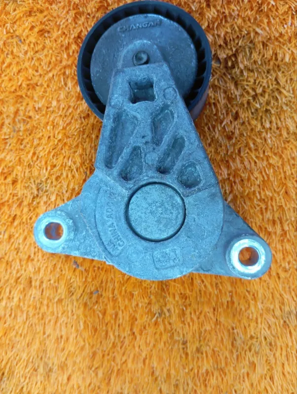 Ролик натяжной навесного оборудования