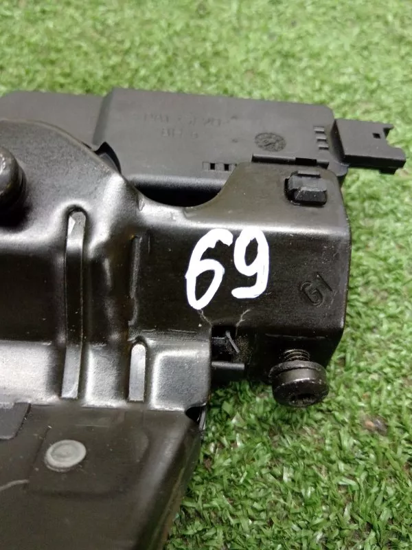 Замок багажника