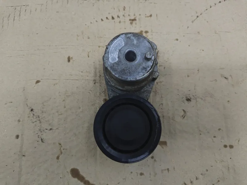 Натяжитель приводного ремня