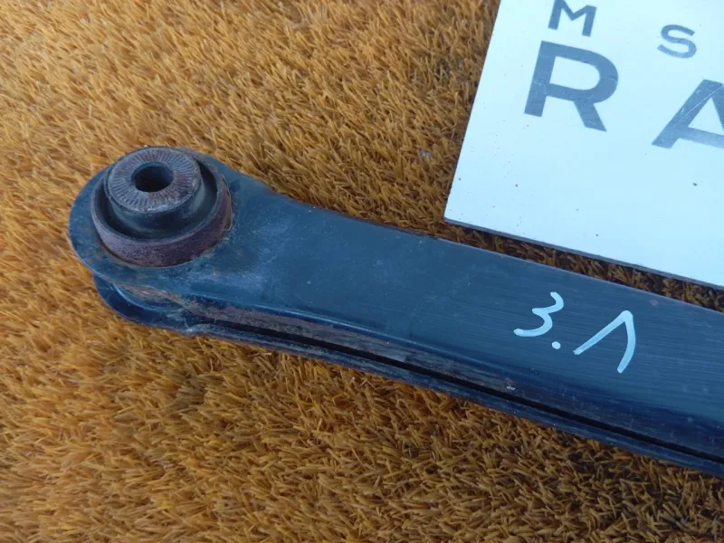 Рычаг подвески нижний