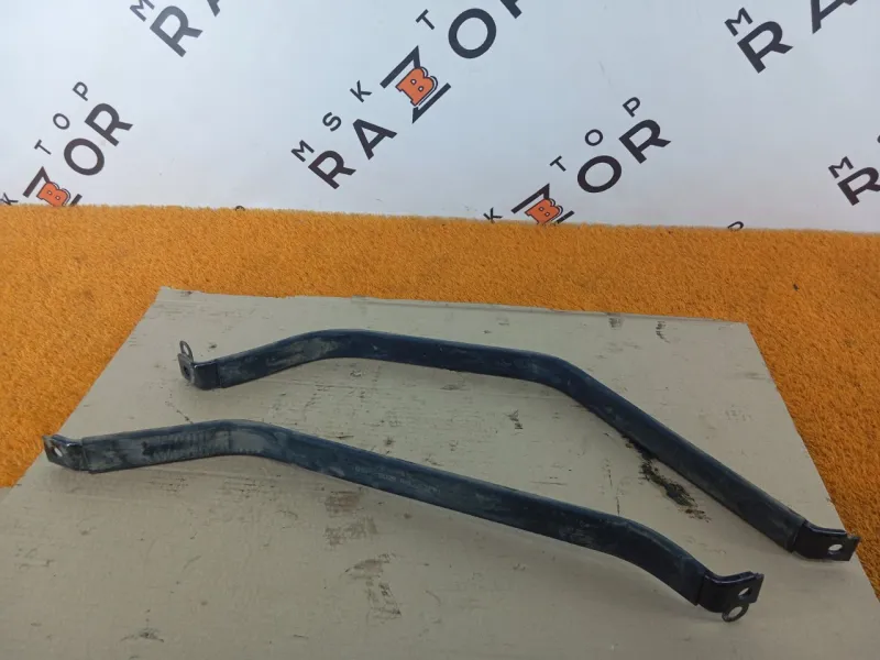 Крепление топливного бака