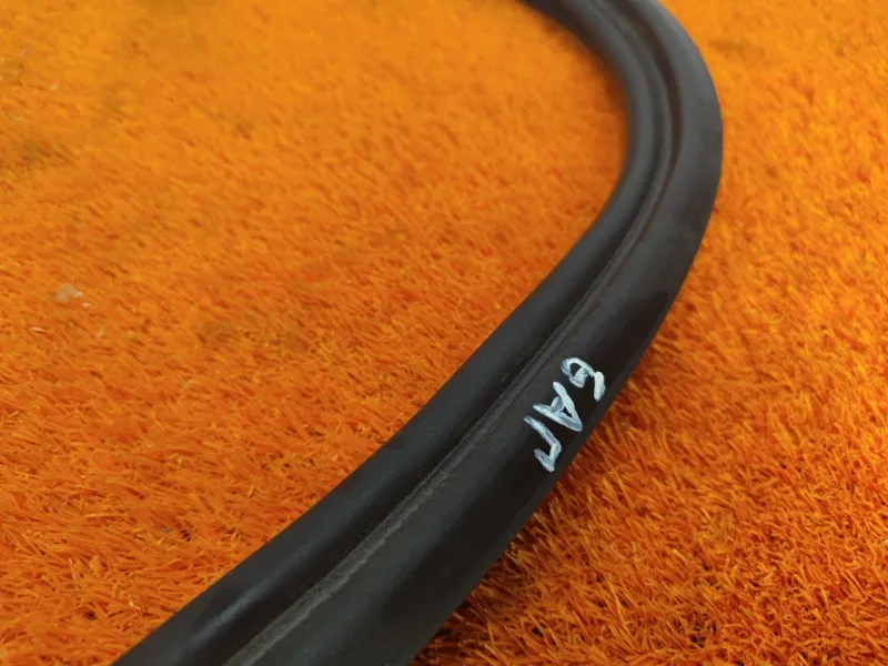 Уплотнитель багажника