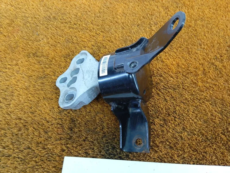 Подушка двигателя