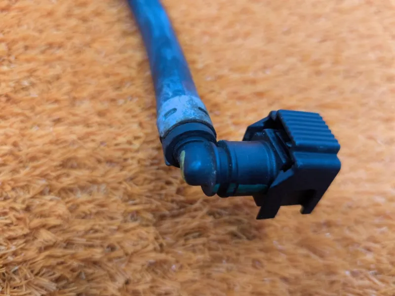 Трубка топливная