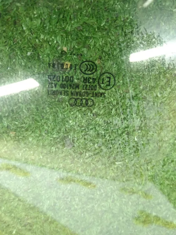 Стекло двери Audi A4 2005 8E0845022D B6, переднее правое