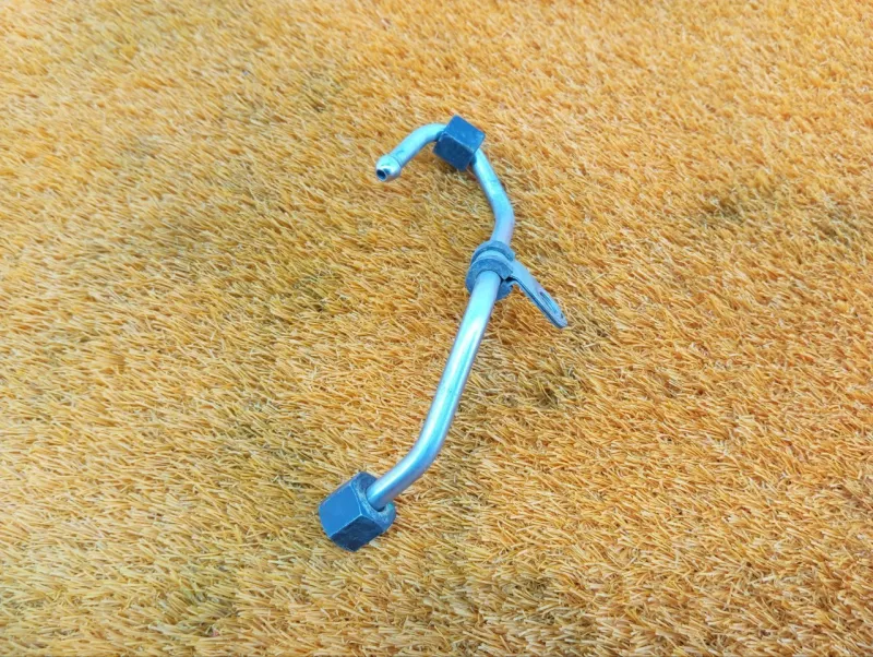 Трубка топливная